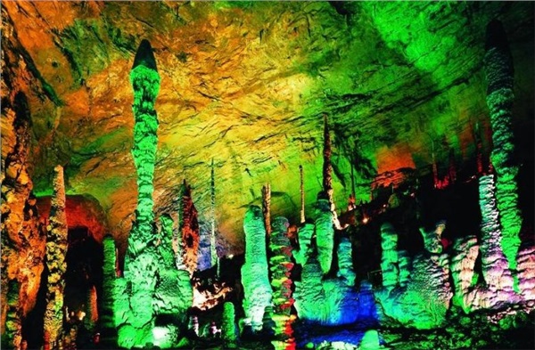 　　D4線：黃龍洞、袁家界、天子山、金鞭溪、夯吾苗寨、鳳凰古城“養心潤肺”之旅品質純玩3晚4日游