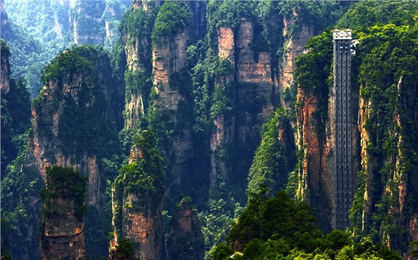 E1線：玻璃橋、袁家界、天子山、金鞭溪、天門山、夯吾苗寨、鳳凰古城湘西“精華之旅”品質純玩4晚5日游