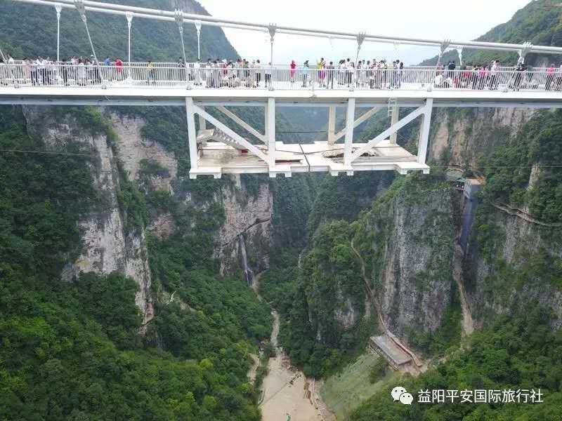 張家界大峽谷、玻璃橋、黃龍洞品質純玩兩日游c2 張家界大峽谷、玻璃橋、黃龍洞品質純玩兩日游c2